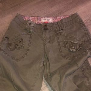 Super cute low rise green cargo pants